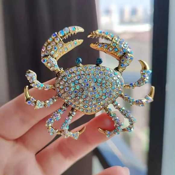 Betsey Johnson Exquisite Crystal Crab Brooch 🦀 - Picture 1 of 10